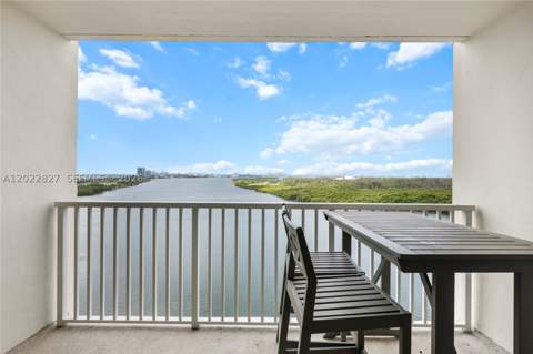 300 Bayview Dr 1504, Sunny Isles Beach FL - photo 12 of 37