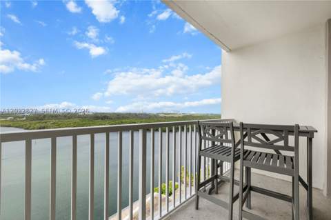 300 Bayview Dr 1504, Sunny Isles Beach FL - photo 24 of 37
