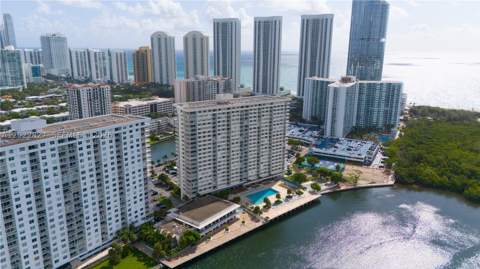 300 Bayview Dr 1504, Sunny Isles Beach FL - photo 7 of 37
