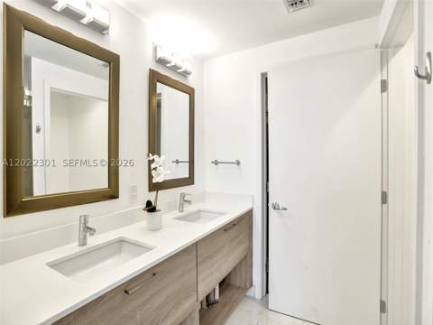 16385 N Biscayne Blvd 403, North Miami Beach FL - photo 10 of 26