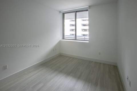 16385 N Biscayne Blvd 403, North Miami Beach FL - photo 12 of 26