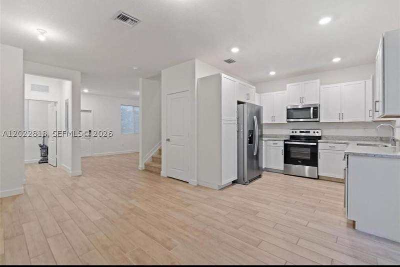 3 bedroom Townhouse at 2474 SE 10th Ct, Towns At Seascape, Homestead — photo 2