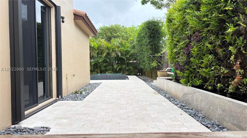 5 bedroom SingleFamilyResidence at 157 NE 25th Ave, Barbados At Oasis, Homestead — photo 3