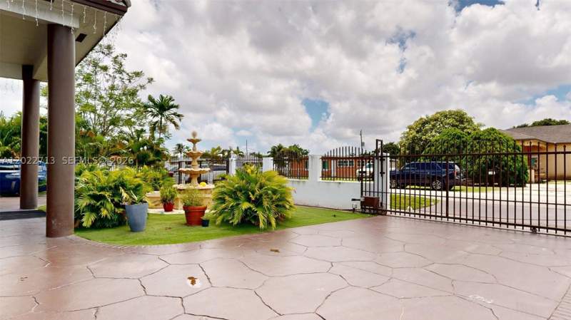 4 bedroom SingleFamilyResidence at 357 W 44th St, Andrews Park, Hialeah — photo 5