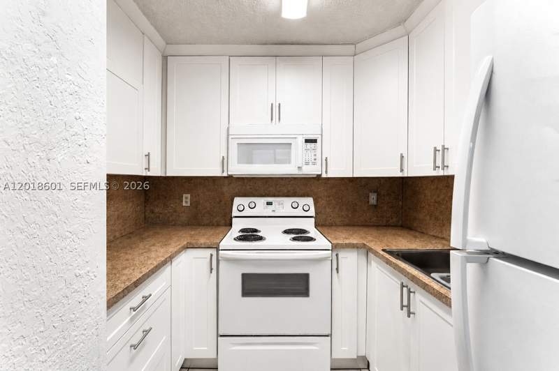 2 bedroom Condominium at 5706 W 26th Ave 5706, Lago Azul Condo, Hialeah — photo 4