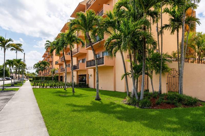2 bedroom Condominium at 1900 W 54th St 220, Westland Eden Condo II, Hialeah — photo 2