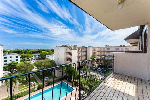 1950 W 54th St 412, Hialeah FL - photo 12 of 15