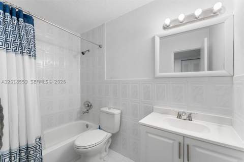1950 W 54th St 406, Hialeah FL - photo 10 of 15