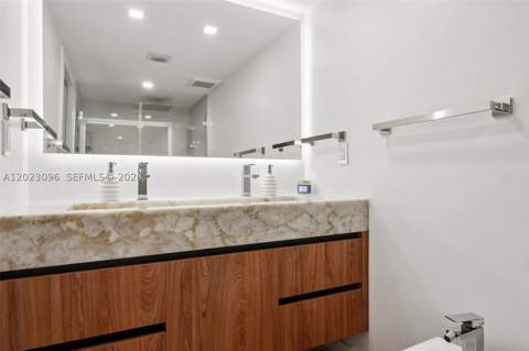 425 Grapetree Dr 211, Key Biscayne FL - photo 12 of 31