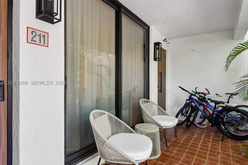 2 bedroom Townhouse at 425 Grapetree Dr 211, Grapetree Townhouse Condo, Key Biscayne — photo 3