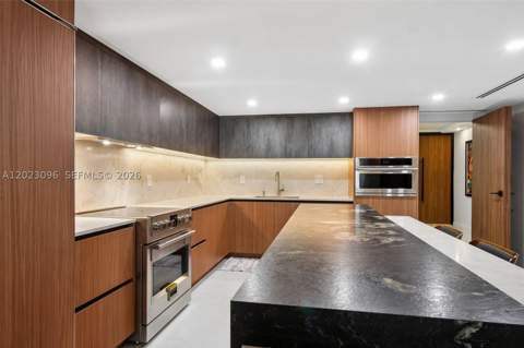 425 Grapetree Dr 211, Key Biscayne FL - photo 7 of 31