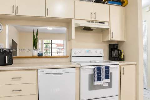 9880 Hammocks Blvd 101-43, Miami FL - photo 8 of 20
