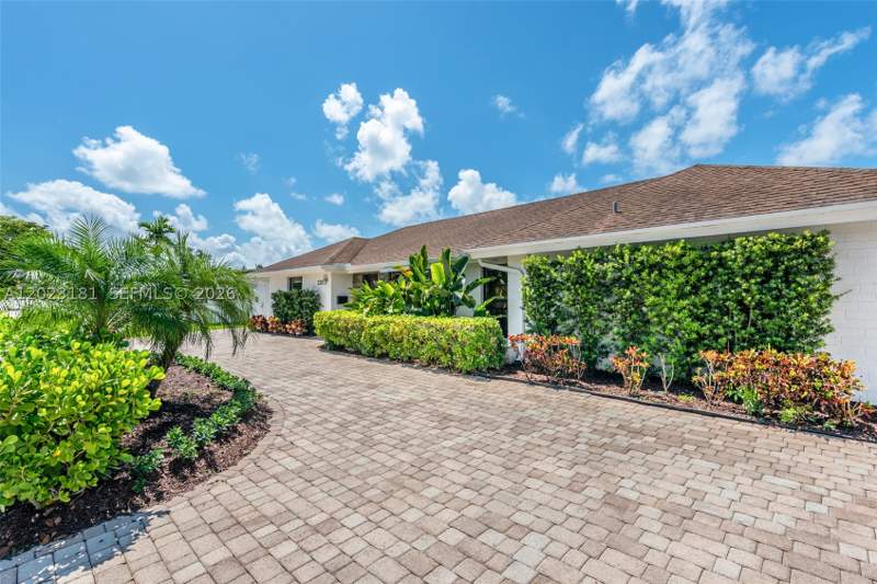 5 bedroom SingleFamilyResidence at 2330 NE 195th St, ENCHANTED LAKE SEC 6, Miami — photo 3