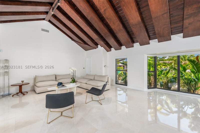 5 bedroom SingleFamilyResidence at 2330 NE 195th St, ENCHANTED LAKE SEC 6, Miami — photo 5