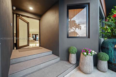 16431 NE 34th Ave, North Miami Beach FL - photo 17 of 56