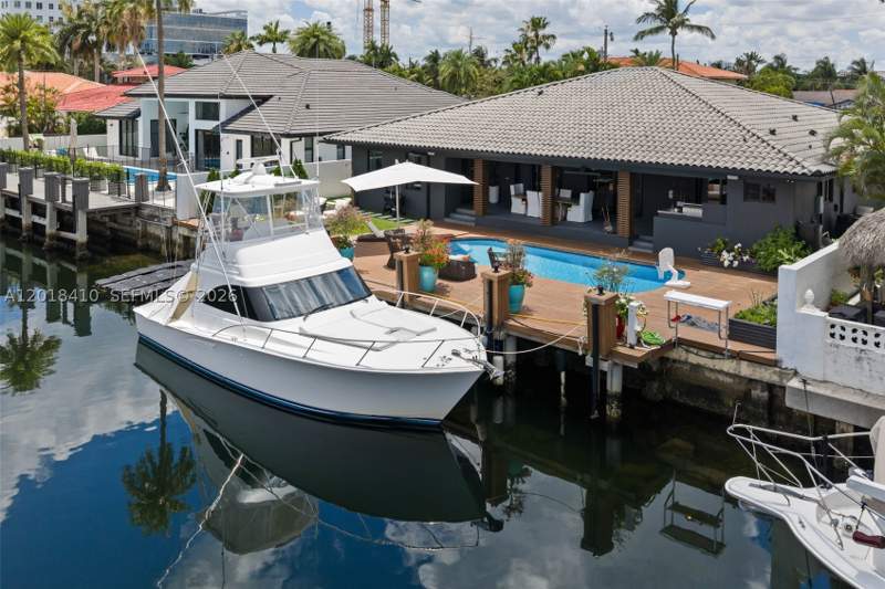 5 bedroom SingleFamilyResidence at 16431 NE 34th Ave, Eastern Shores, North Miami Beach — photo 2