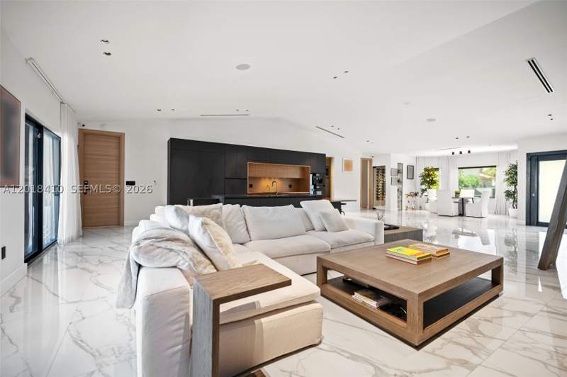 5 bedroom SingleFamilyResidence at 16431 NE 34th Ave, Eastern Shores, North Miami Beach — photo 4