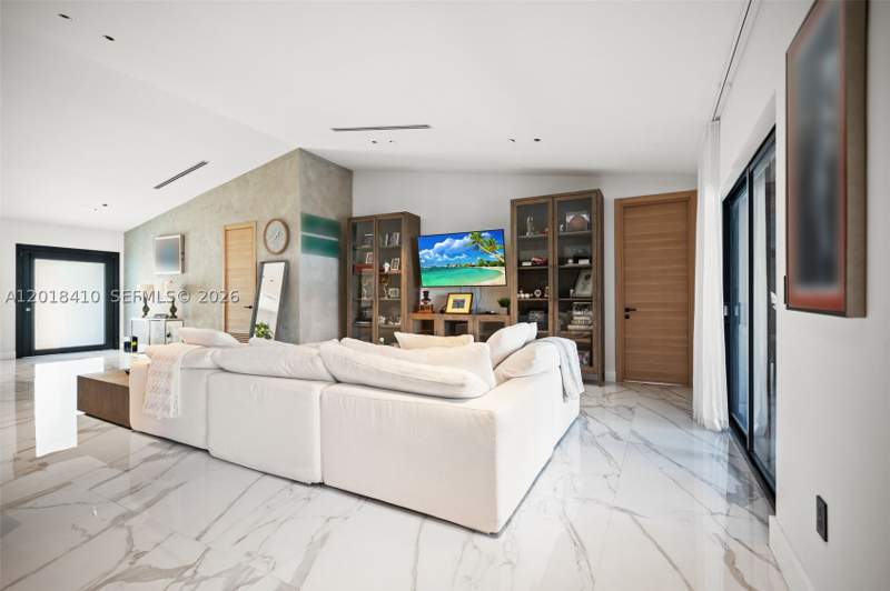 5 bedroom SingleFamilyResidence at 16431 NE 34th Ave, Eastern Shores, North Miami Beach — photo 5