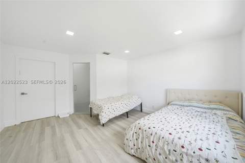 455 NE 210th Ter, Miami FL - photo 8 of 31