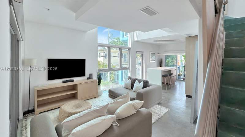 2 bedroom Condominium at 734 Michigan Ave 7, 734 Michigan Condo, Miami Beach — photo 2