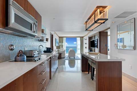6801 Collins Ave 705 (Door 722), Miami Beach FL - photo 8 of 23