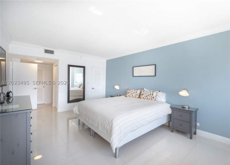 2 bedroom Condominium at 5601 Collins Ave 1420, The Pavilion Condo, Miami Beach — photo 4