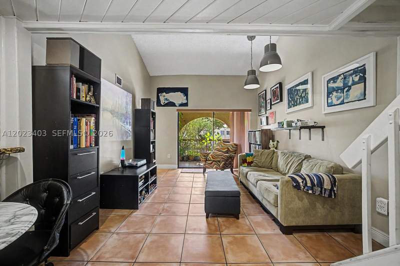 2 bedroom Condominium at 10233 NW 9th St Cir 214-1, West Fontaine Condo, Miami — photo 2