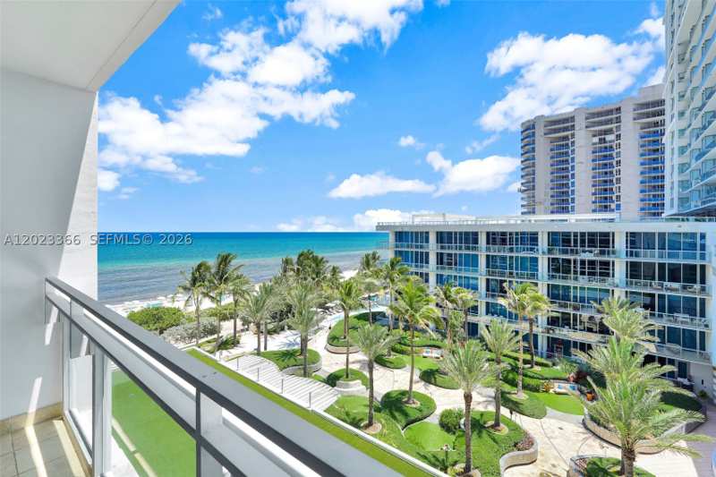1 bedroom Condominium at 6801 Collins Ave 611 (Door 610), Central Carillon Beach Co, Miami Beach — photo 1