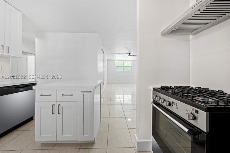 3 bedroom Condominium at 1300 Lincoln Rd D204, Lincoln Towers Condo, Miami Beach — photo 3