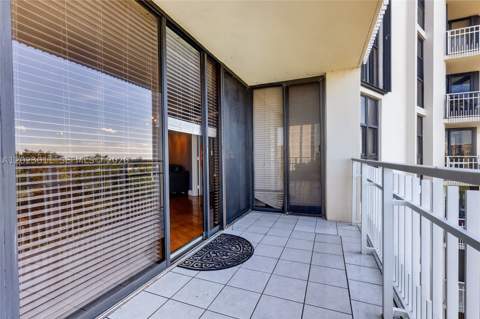 2000 Towerside Ter 709, Miami FL - photo 16 of 29