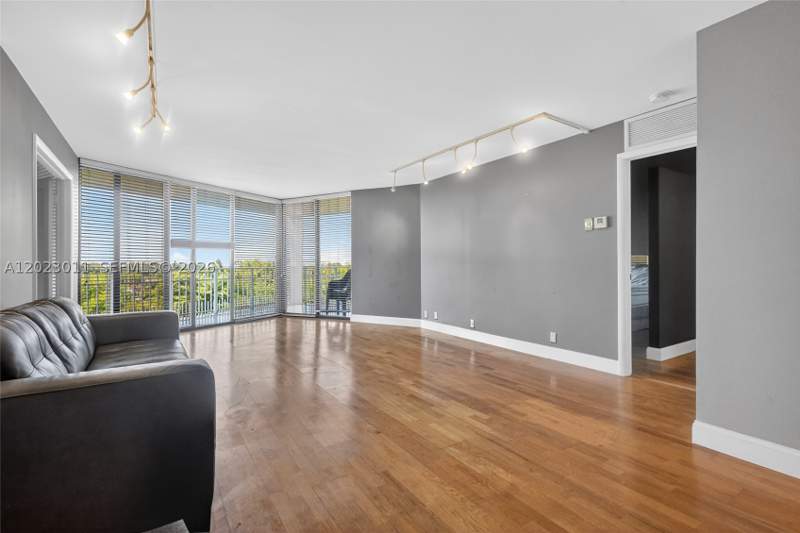 2 bedroom Condominium at 2000 Towerside Ter 709, Towers Of Quayside Condo, Miami — photo 2