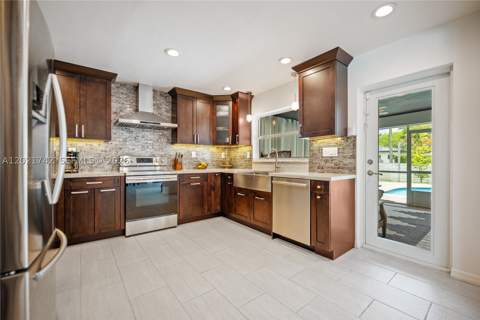 1183 Robin Ave, Miami Springs FL - photo 10 of 29