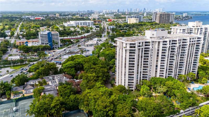 2 bedroom Condominium at 2000 Towerside Ter 311, Towers Of Quayside Condo, Miami — photo 2