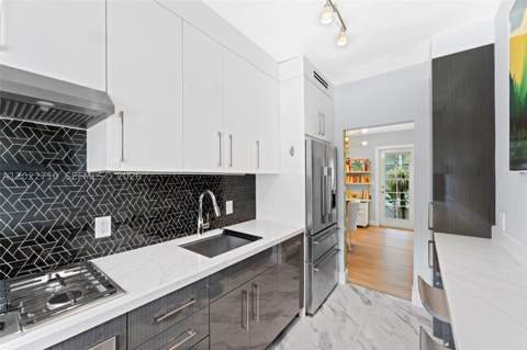 1925 Washington Ave 16, Miami Beach FL - photo 6 of 33