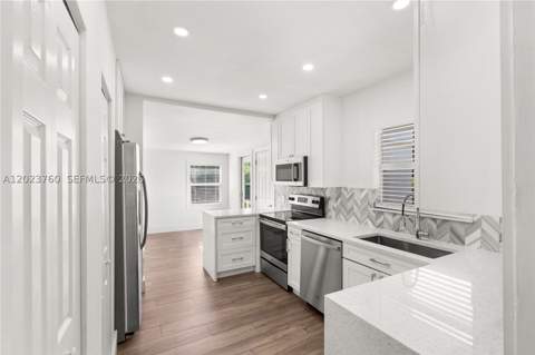 900 Tangier St, Coral Gables FL - photo 13 of 42