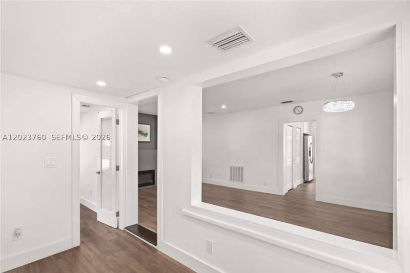 2 bedroom SingleFamilyResidence at 900 Tangier St, Tamiami Place Plan 1, Coral Gables — photo 3