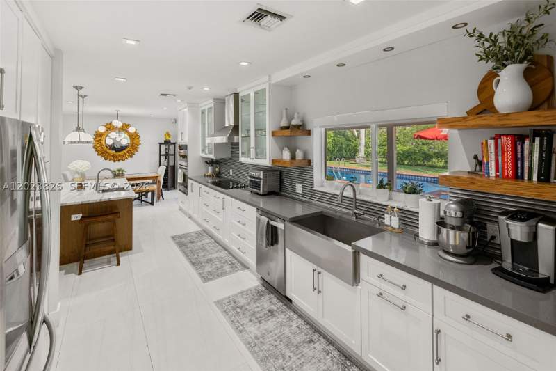 4 bedroom SingleFamilyResidence at 7980 SW 108th St, Killian Green Ests, Miami — photo 4