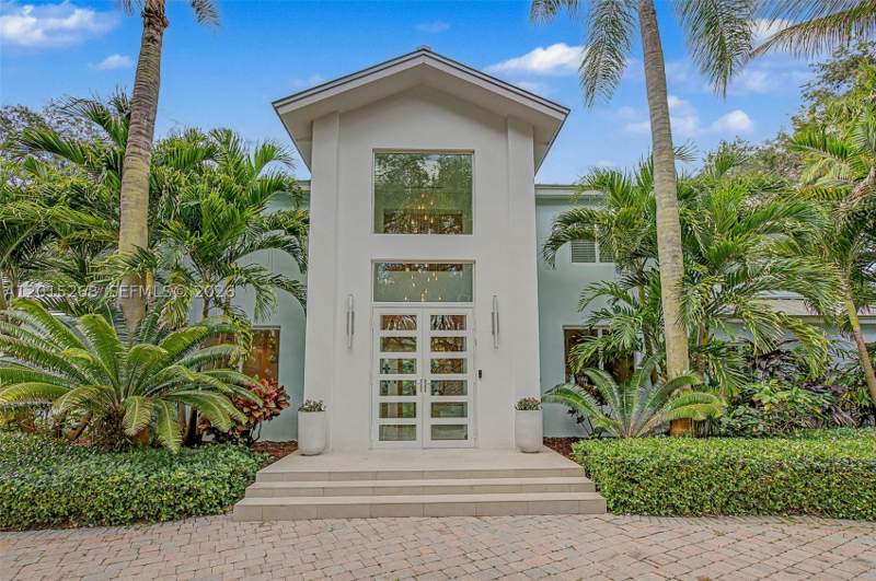 5 bedroom SingleFamilyResidence at 5790 SW 96th St, Felix Park Home Acres, Pinecrest — photo 2