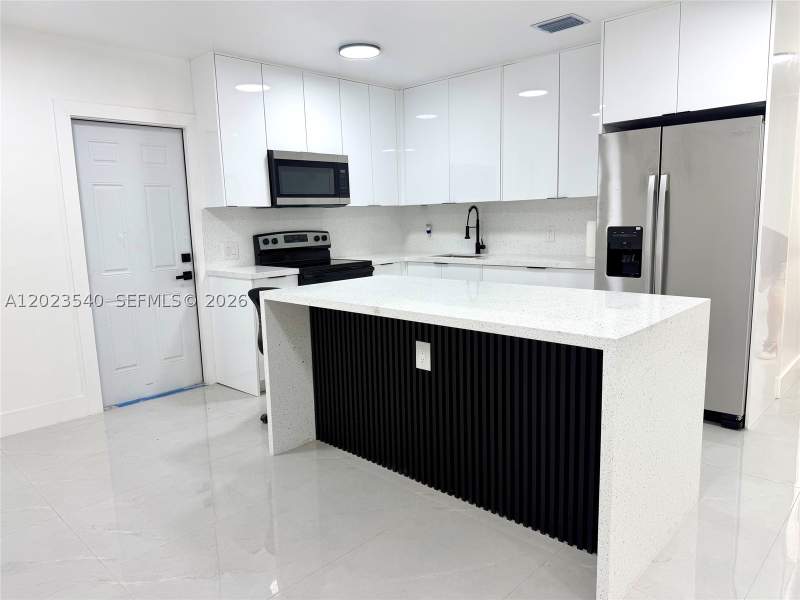 5 bedroom SingleFamilyResidence at 17101 NW 29th Pl, Myrtle Grove, Miami Gardens — photo 5