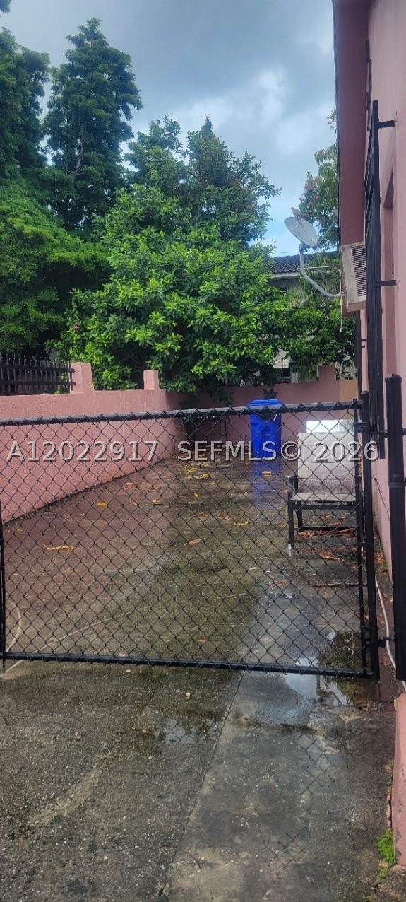 3 bedroom SingleFamilyResidence at 71 NW 18th Ave, Orange Park, Miami — photo 5