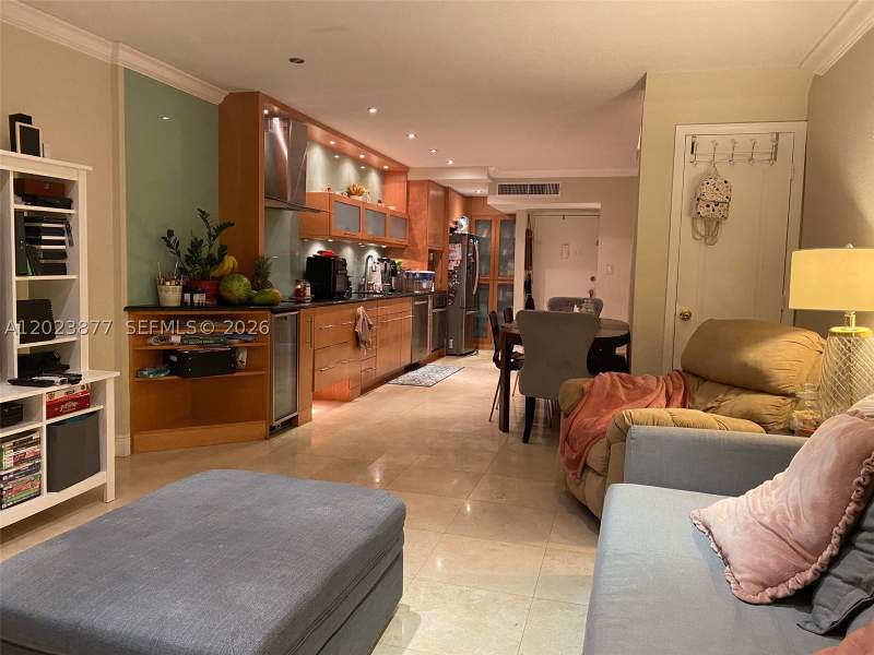 1 bedroom Townhouse at 5401 Collins Ave 339, The Carriage House, Miami Beach — photo 4