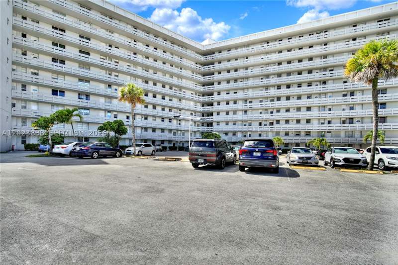 2 bedroom Condominium at 1401 NE Miami Gardens Dr 889, Fifith Moorings Condo, Miami — photo 3
