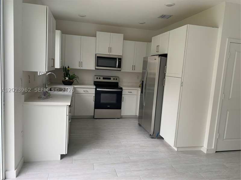 3 bedroom Townhouse at 1068 SE 24th Ave, Towns At Seascape, Homestead — photo 1