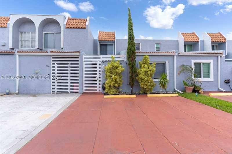 3 bedroom Townhouse at 3770 W 8th Ln 27, Mango Hill Condo #12, Hialeah — photo 1