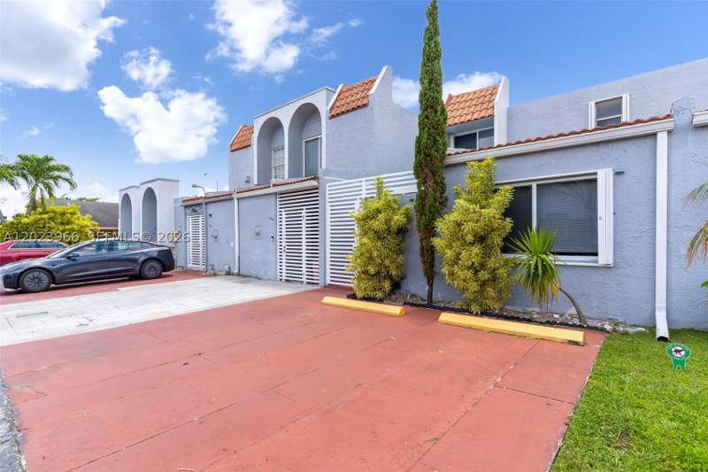 3 bedroom Townhouse at 3770 W 8th Ln 27, Mango Hill Condo #12, Hialeah — photo 3