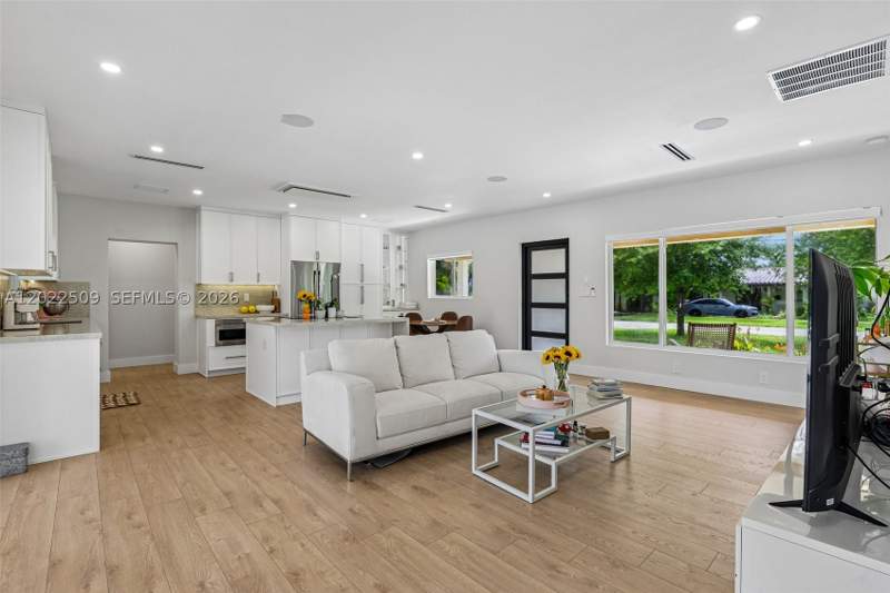 4 bedroom SingleFamilyResidence at 5620 SW 63rd Ct, Merion Park, South Miami — photo 4
