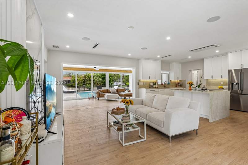 4 bedroom SingleFamilyResidence at 5620 SW 63rd Ct, Merion Park, South Miami — photo 5