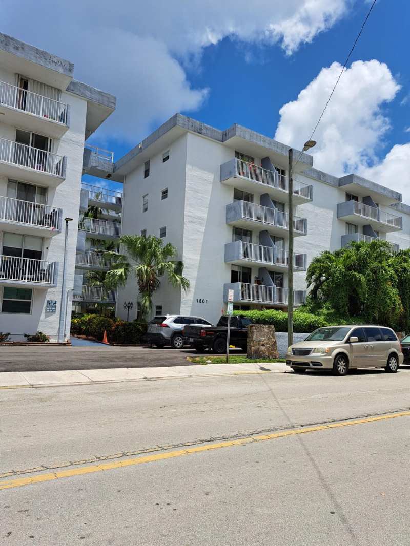 1 bedroom Condominium at 1801 S Treasure Drive, North Bay Villas Condo, North Bay Village — photo 1