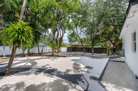 264 Navajo St, Miami Springs FL - photo 13 of 21