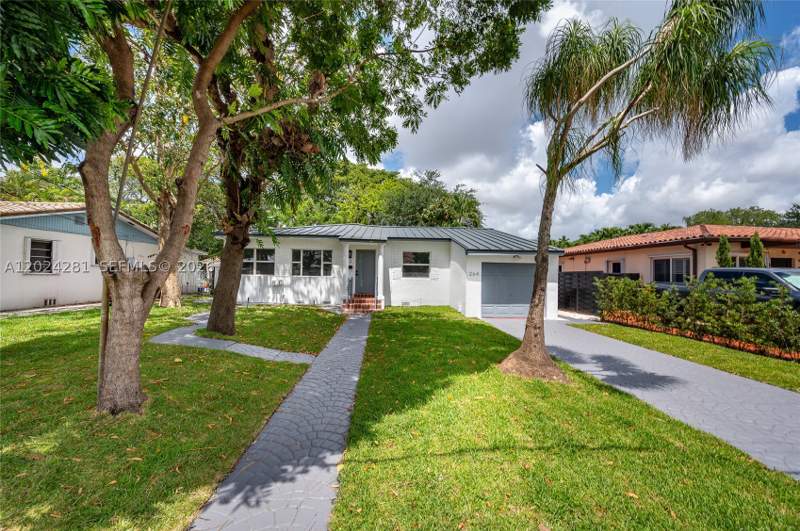 3 bedroom SingleFamilyResidence at 264 Navajo St, Golf Course Addn Hia, Miami Springs — photo 2